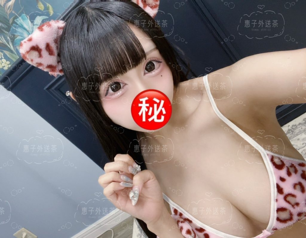 うるうるとした大きな瞳はまるで感情を語るようで、見つめられるだけでドキッとしてしまう。見た目は素直でかわいい子猫系だけど、実は甘えん坊で自分からスキンシップを取りにくるタイプ。
