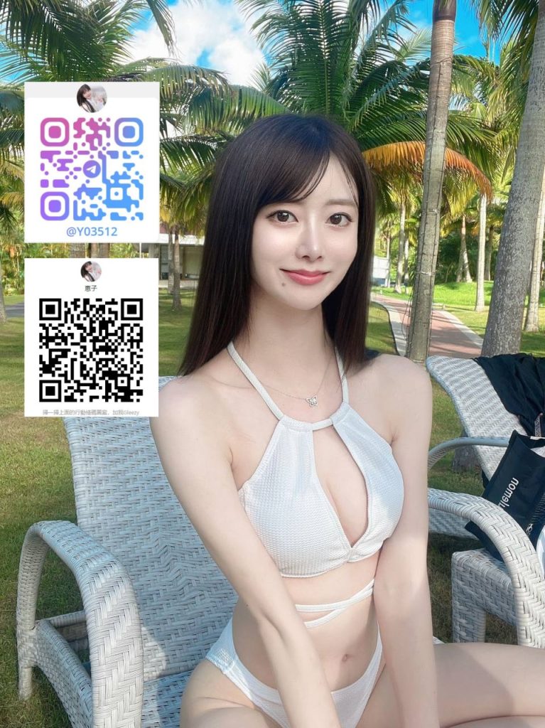 彼女の肌は透き通るように白くて綺麗。体はふにゃっと柔らかくて、触れるたびに癒される。