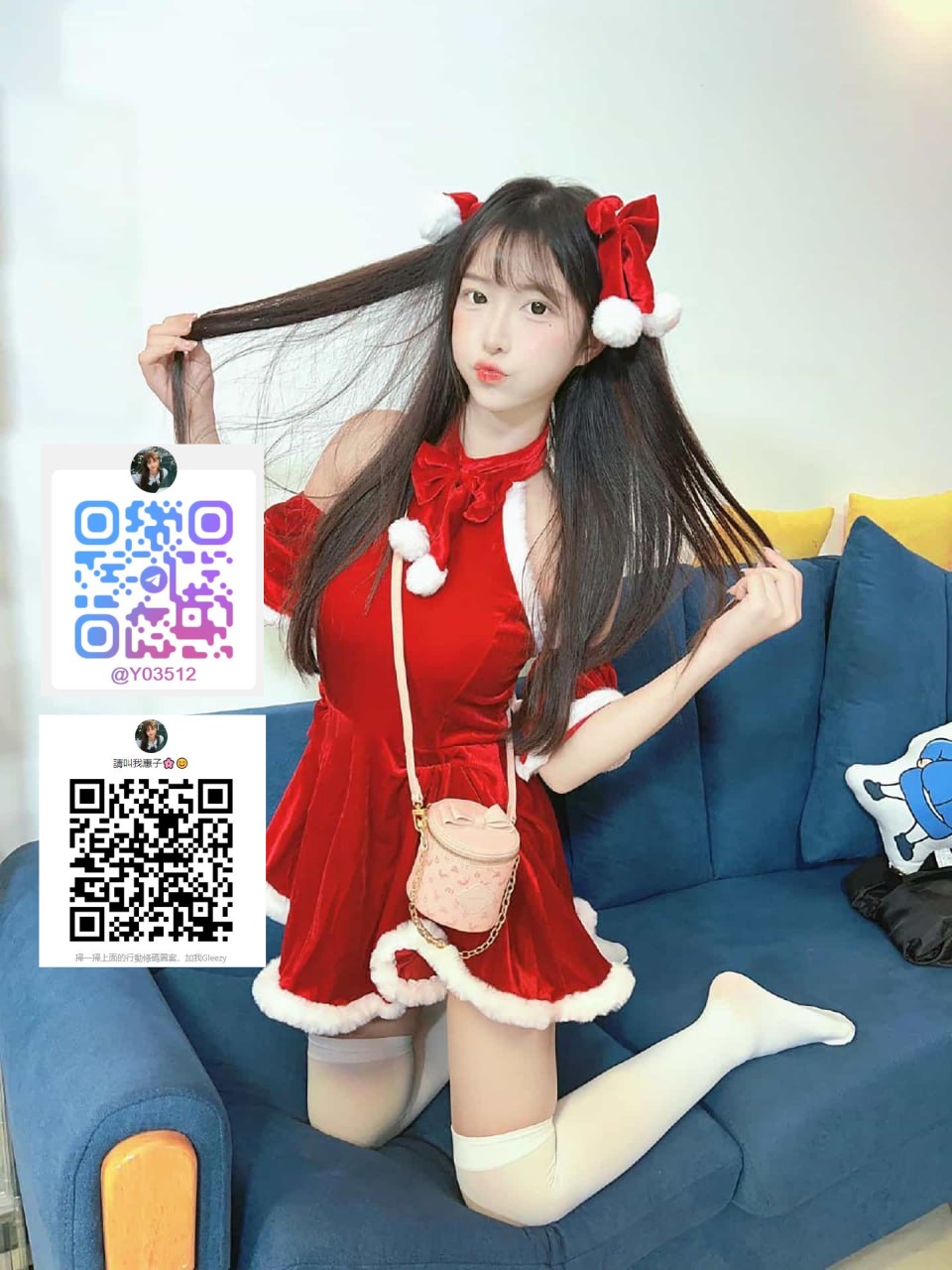 小柄な体にビキニとシースルーの組み合わせで、まるでAVのワンシーンのような色っぽさ。