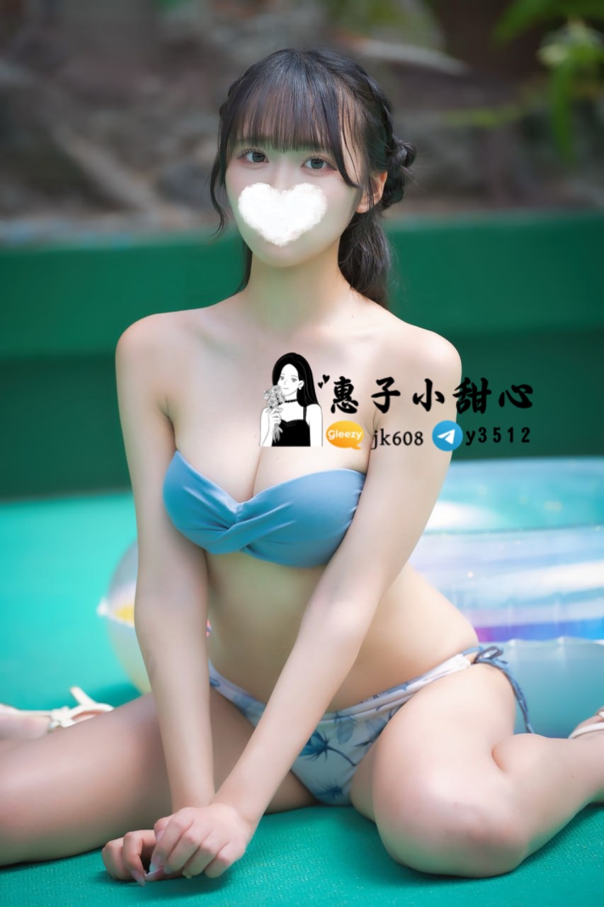 彼女はまずおとなしくあなたの手を引いて、温かいシャワーへと誘う。