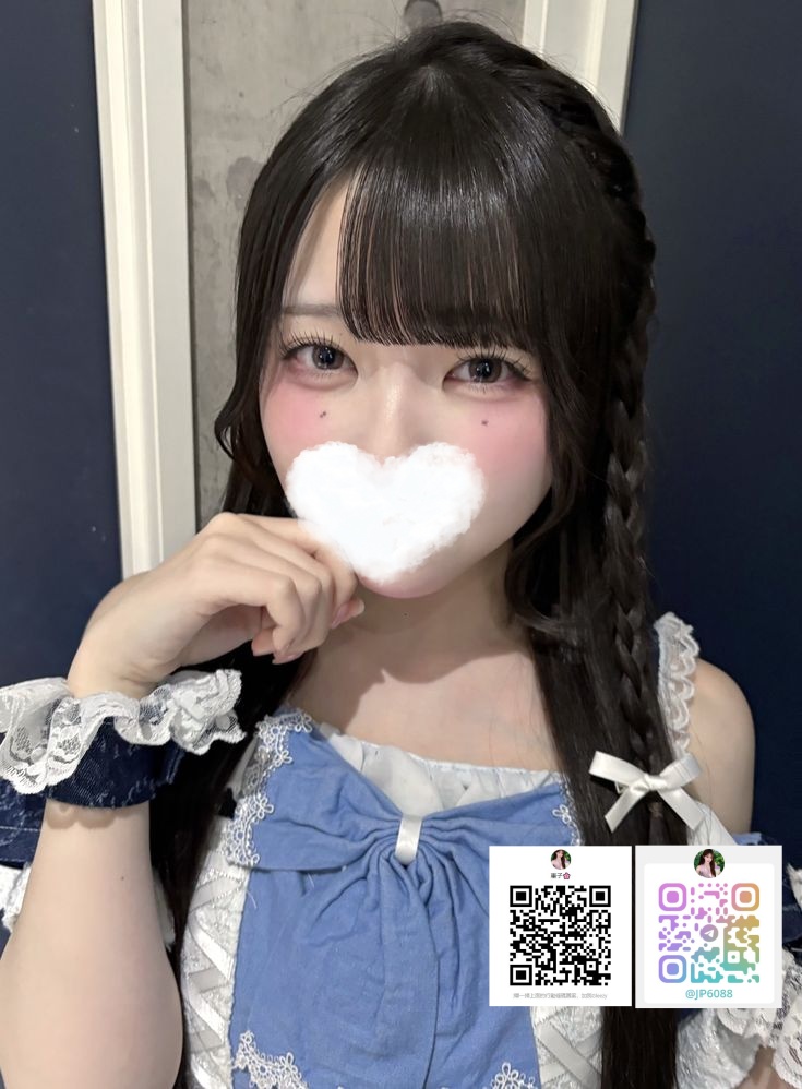 彼女は清らかで甘い雰囲気を持ち、まるで隣の家の一番おとなしい妹のよう。