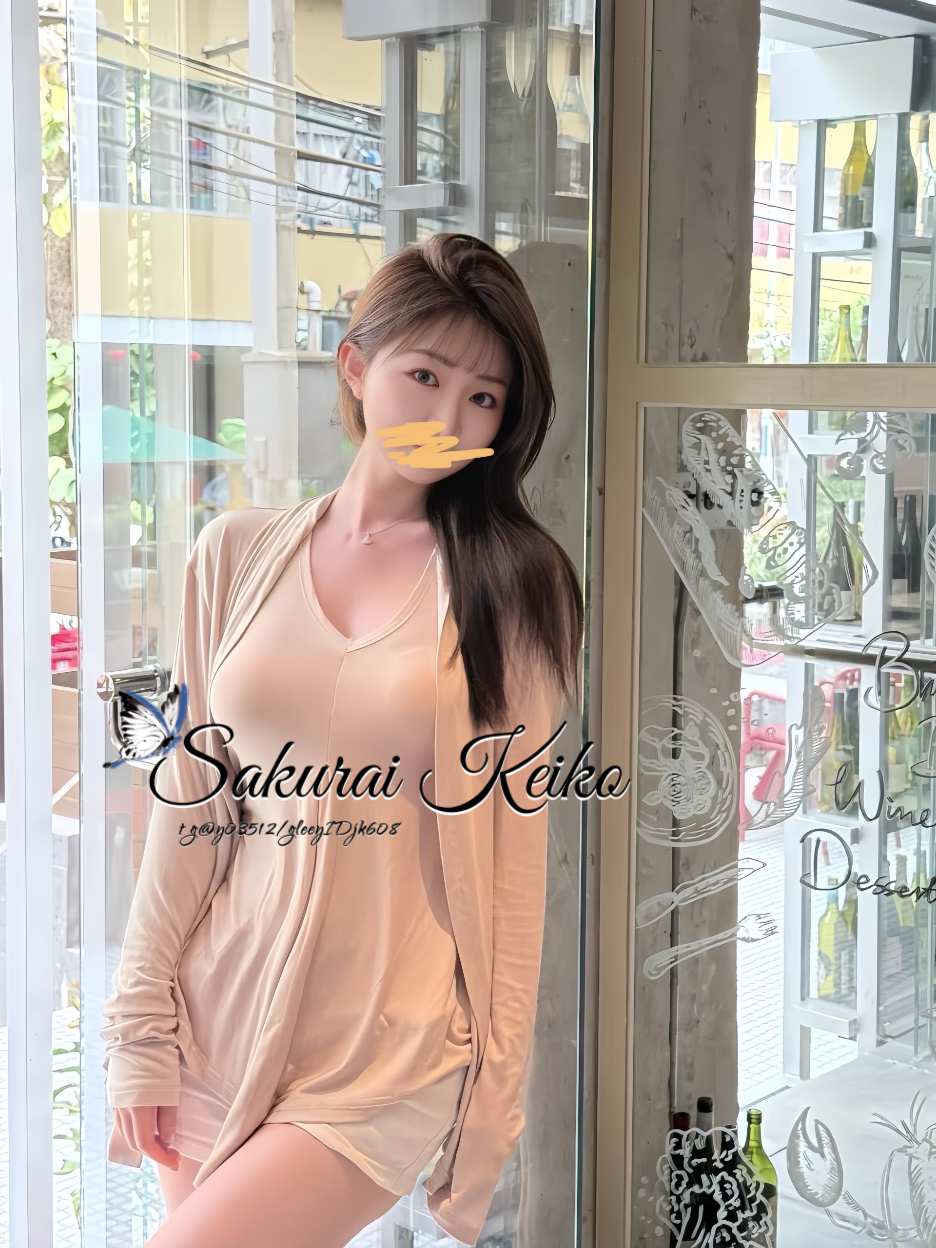 戀戀は気質のあるお姉さんタイプですが、身体は全く隠しません。