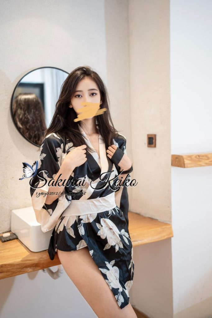 璃子は高身長で脚が長く、ウエストは細いのに胸は豊満なEカップ。